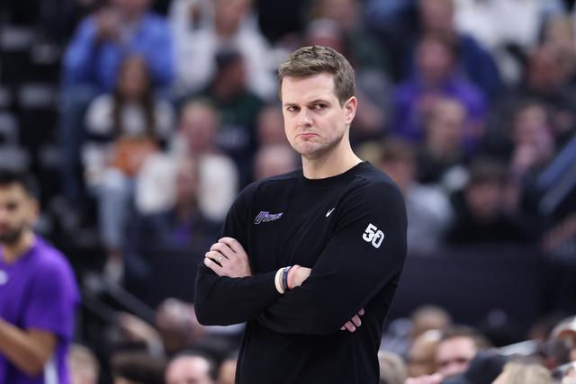 锤炼体能！NBA官方晒马克西沙地训练 克服坡度阻力折返跑
